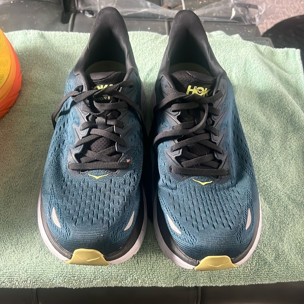 HOKA CLIFTON 8